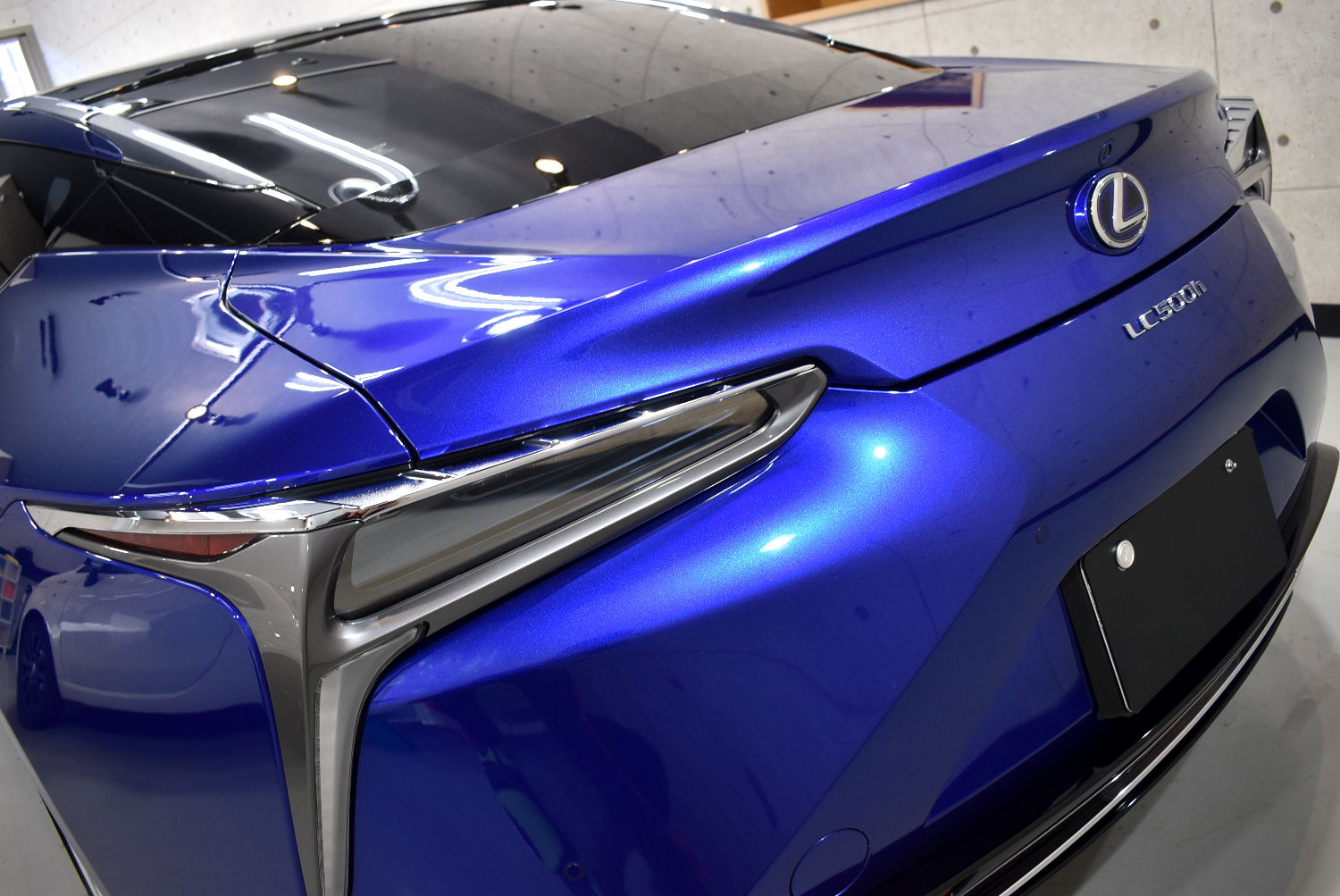 LC500h-12