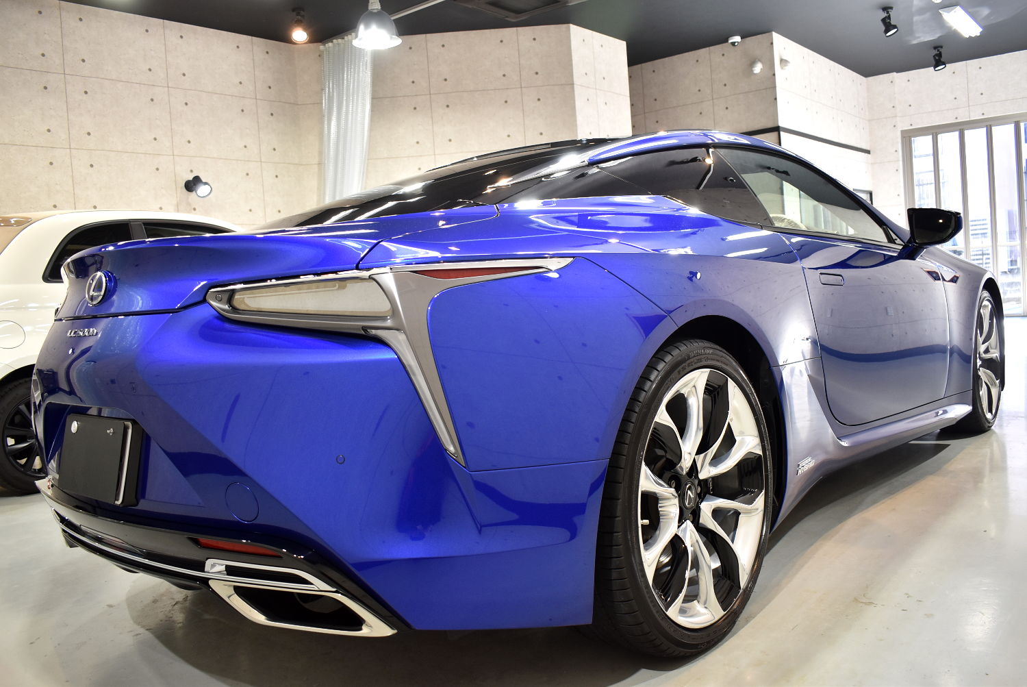 LC500h-15
