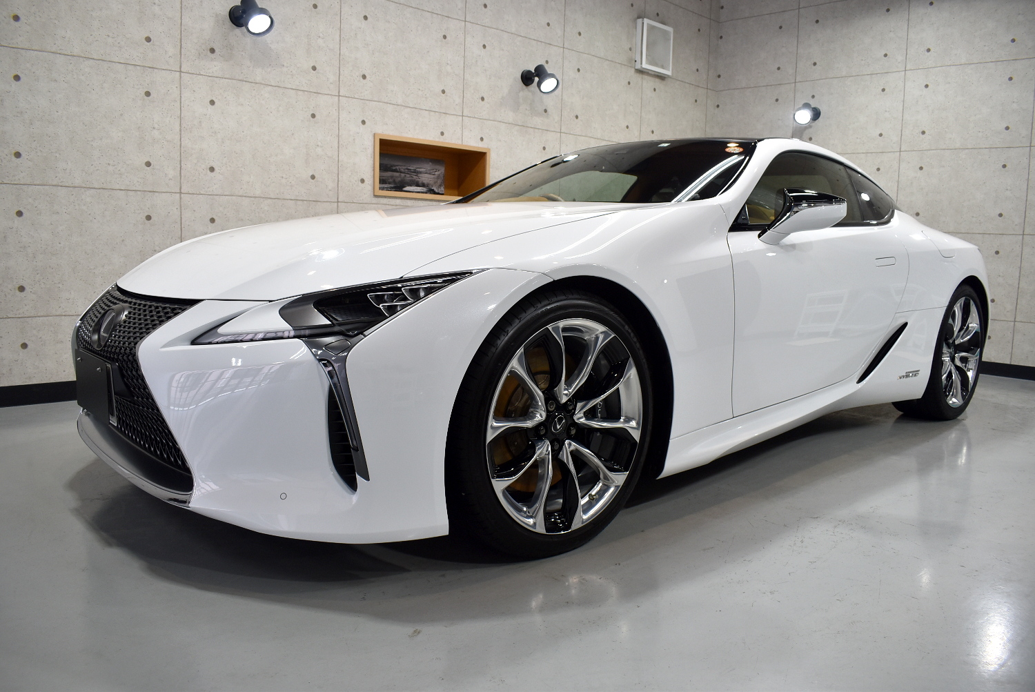 LC500h-24