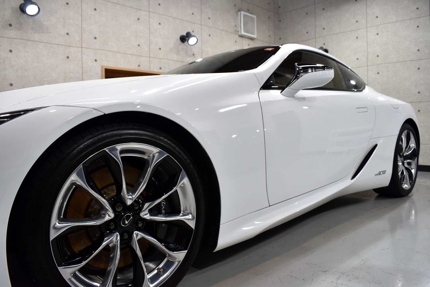 LC500h-16