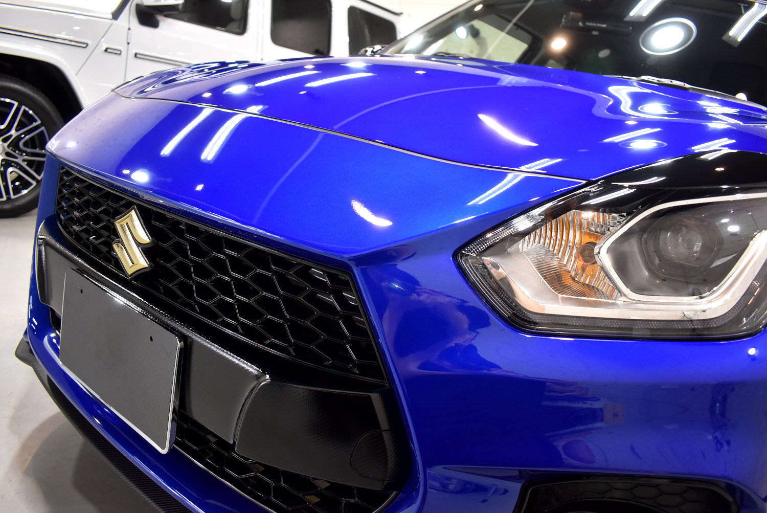 スズキ・スイフトスポーツのセラミックコーティング(伊奈町のお客様) | セラミック・ガラスコーティングのリボルト埼玉北（車とバイク）全国37店舗  埼玉県・さいたま市・上尾市・桶川市・伊奈町エリア ダークブルーのスエード生地を使用したパープルのセラミックコーティングアプリケーター。車のセラミックコーティングに最適なキットです。(